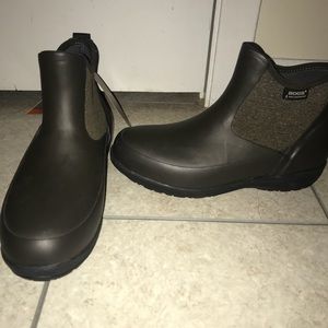 Bogs chocolate colored rubber boots